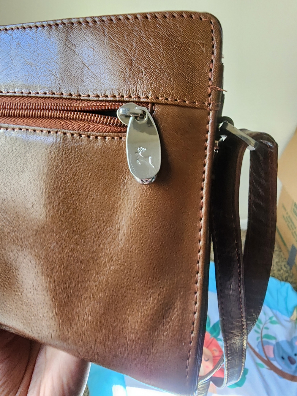 Vintage Ashwood Genuine Leather 'Naomi' Crossbody Bag - Picture 7 of 7